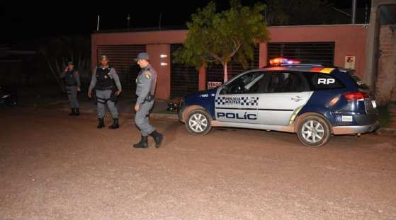 A Polícia Militar chegou a fazer rondas pela região, porém, não localizou os assaltantes.