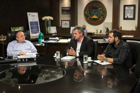 O deputado Dilmar Dal Bosco estuda deixar a liderança e deve se reunir com o governador Pedro Taques na próxima segunda-feira (15).