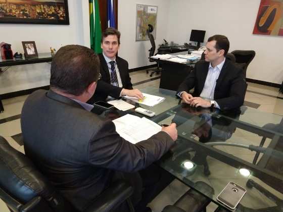Rogério Gallo em reunião com o defensor público-geral Silvio Jefferson.