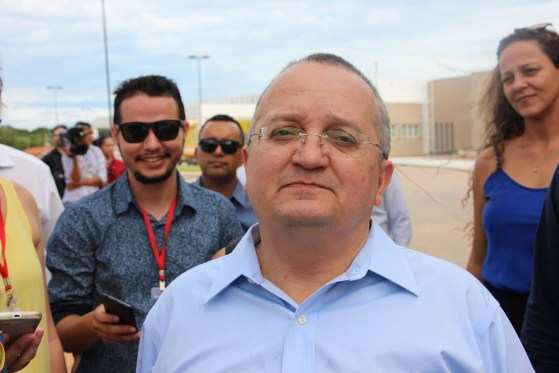 Governador Pedro Taques (PSDB) declarou que não haveria impedimento na possível contratação entre as empresas.