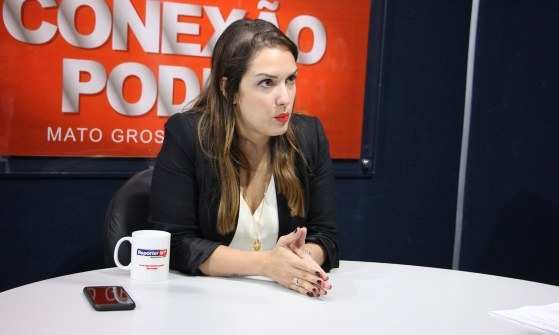 Deputada tem intermediado conversas entre o Governo e os servidores da Educação que estão em greve.