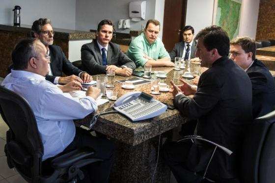 O governador Pedro Taques, os secretários de Fazenda, Rogério Gallo, e de Planejamento, Guilherme Muller, se reuniram com representantes do Banco Mundial (BIRD).