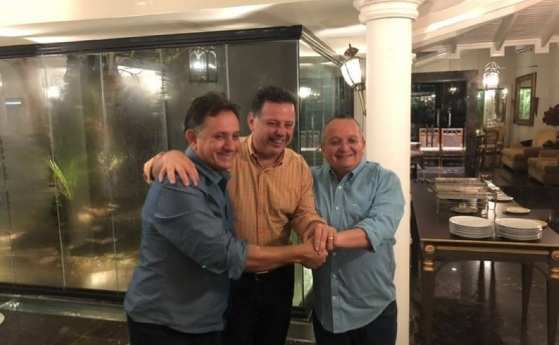 O acerto ocorreu durante jantar entre os governadores Pedro Taques e Marconi Perillo e o deputado federal Nilson Leitão (PSDB), em Cuiabá, na noite de sábado (3).
