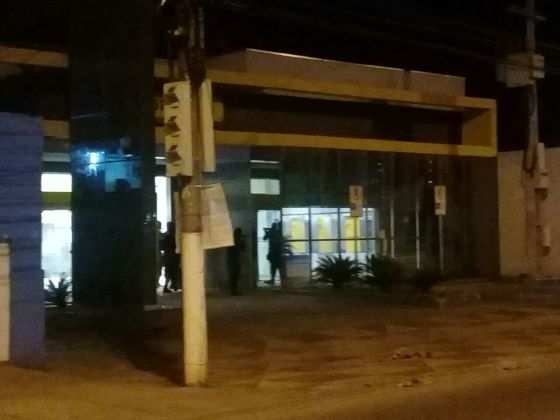 A agência do Banco do Brasil localizada na Fernando Correa em Cuiabá foi invadida por criminosos na madrugada