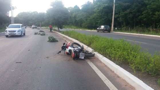 O acidente ocorreu por volta de 17h30 e, segundo testemunhas, o piloto estava em alta velocidade.
