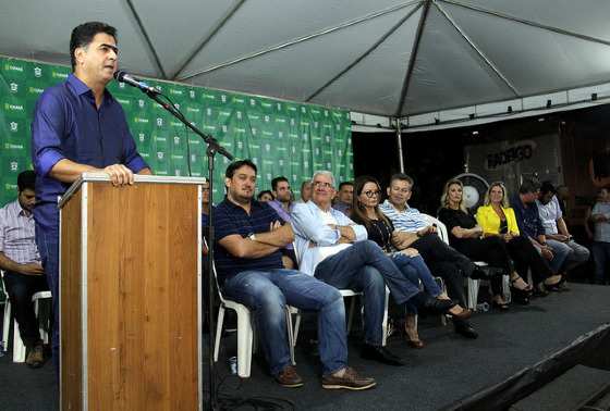 O prefeito Emanuel Pinheiro convidou o ex-prefeito Mauro Mendes para a inauguração do CMEI do bairro Altos da Serra.