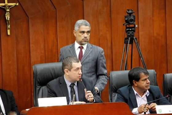 A manobra articulada por Justino contou com o apoio dos vereadores Mario Nadaf (PV) e Adevair Cabral (PSDB), relator da CPI, que tentaram colocar o pedido de Justino para ser votado com prioridade.