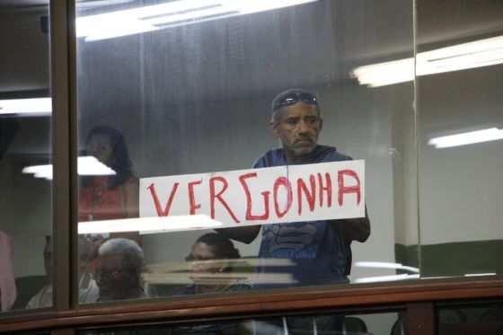 Da galeria do plenário da Câmara Municipal, as pessoas demonstravam sua indignação com os atos de corrupção.