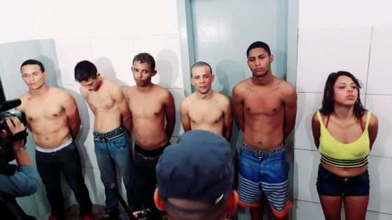 Com o bando foi encontrada a quantia de R$ 5 mil, além de revólveres de calibre 38, um fuzil, dois coletes à prova de balas e munições.