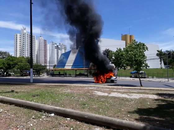 O Prisma ficou completamente destruído após o incêndio.