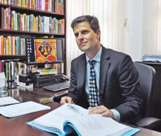 Em grupo de conversa instantânea, o promotor César Danilo Ribeiro de Novais disse que o MP é bem maior que o Judiciário.