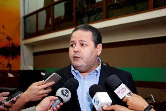 O presidente da Câmara, Justino Malheiros, tentou amenizar o assunto e chegou a declarar que ainda não decidiu pela reeleição.