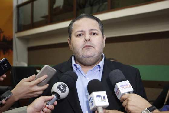 Vereadores tentam manobra para reeleger Justino Malheiros como presidente da Câmara.