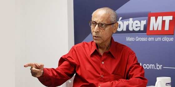 Júlio Campos na bancada do RepórterMT.