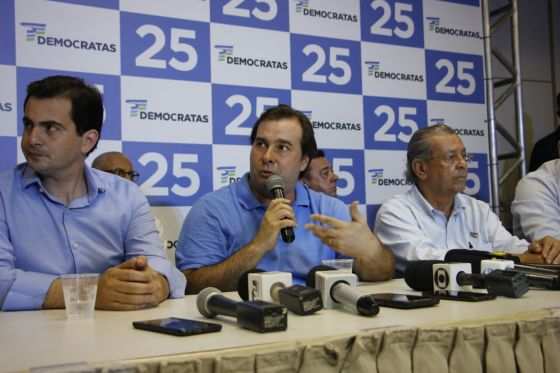Rodrigo Maia, presidente da Câmara dos Deputados, participou da filiação de Mauro Mendes, Eduardo Botelho e outros políticos no DEM.