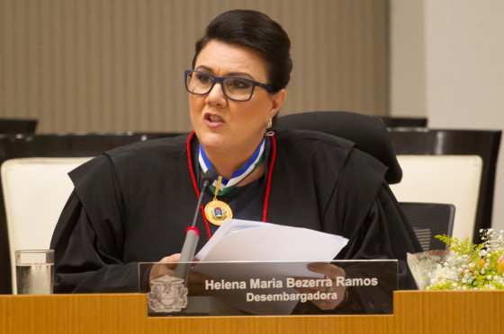 A relatora, desembargadora Helena Maria Bezerra Ramos, que não reconheceu os agravos internos apresentados 