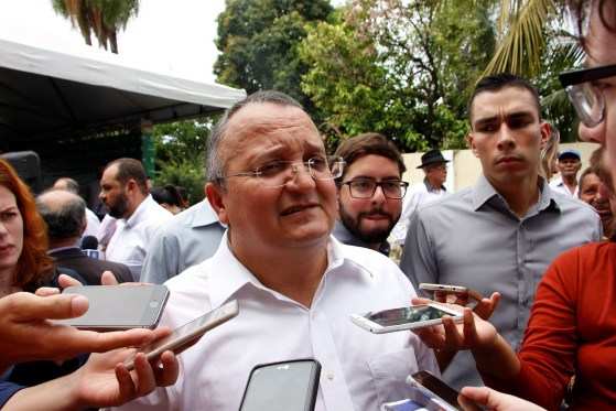 Governador Pedro Taques diz que a saída de Fávaro do cargo de vice-governador não deve prejudicar Mato Grosso.