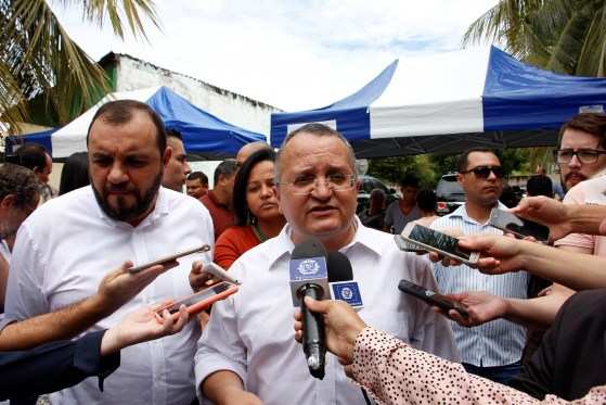 O governador Pedro Taques declarou que vai ouvir o partido antes de decidir sobre tentar novo mandato.