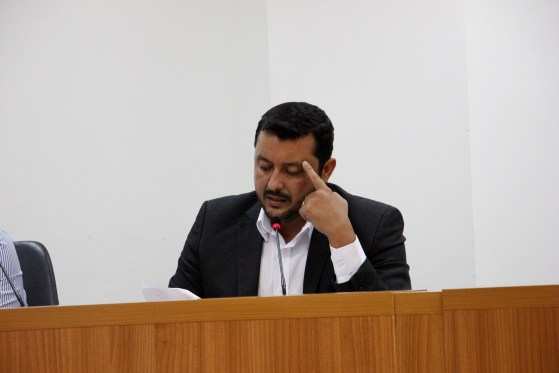 Deputado Allan Kardec tenta impedir que Gilmar Fabris assuma cadeira na Assembleia.