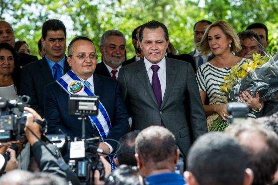 Do total de R$ 59,7 mil, R$ 50,6 mil devem ser pagos pelo governador Pedro Taques e R$ 9,1 mil por Silval Barbosa.