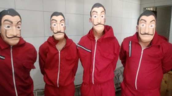 Homens fantasiados com roupas da série La Casa de Papel foram presos no Grande Recife