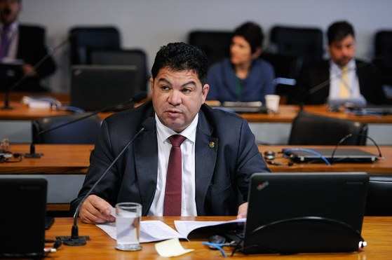 Cidonho Santos é senador por MT e lembra que não há registros que provem danos à saúde por transgênicos.