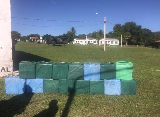 A aeronave transportava aproximadamente 500 kg de pasta base de cocaína.