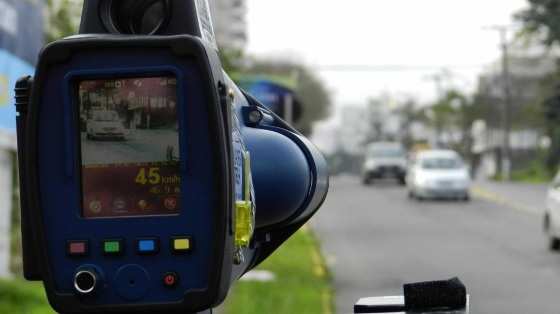 A empresa irá locar oito equipamentos medidores de velocidade do tipo estático/portátil (radares).