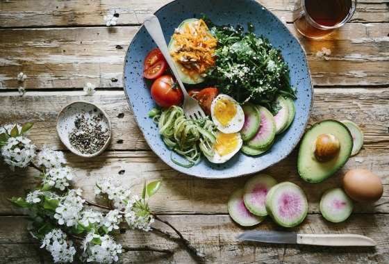 Se o exercício físico vem após a alimentação, a refeição fornecerá o combustível necessário para o corpo ao invés do fígado