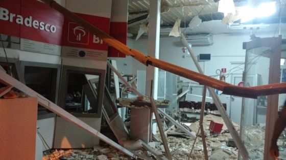 A explosão aconteceu durante a madrugada desta terça-feira (8).