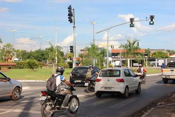 Cuiabá  possui 136 semáforos, 67 deles foram substituídos pelo sistema inteligente. 