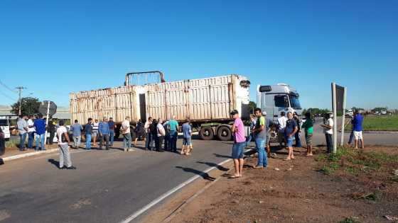 Cerca de 100 caminhoneiros aderiram ao movimento em Mato Grosso.