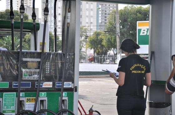 Os Procons Municipais também foram orientados a acompanhar os preços praticados pelos postos de combustíveis em seus municípios.