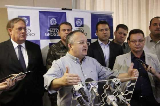 O governador Pedro Taques reuniu o Comitê de Crise, novamente, na manhã desta segunda-feira (28), em razão da continuidade da paralisação dos caminhoneiros em todo o país.