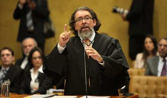 O advogado Antônio Carlos de Almeida Castro, conhecido pelo pseudônimo Kakay, foi um dos que fizeram a defesa da empresária Monica Marchett.