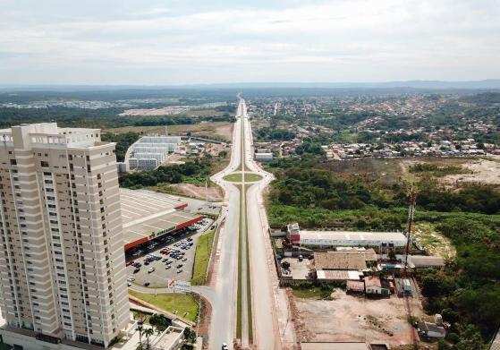 Os serviços de pavimentação, terraplanagem e construção de quatro rotatórias já foram concluídos.