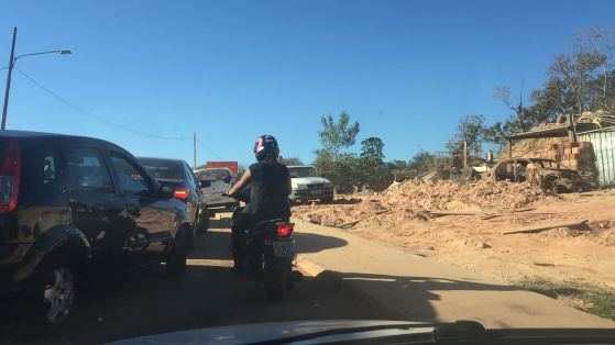 Os motoristas sofrem com os constantes congestionamentos na região, desde que as obras de duplicação da MT-251 tiveram início, em novembro de 2015.