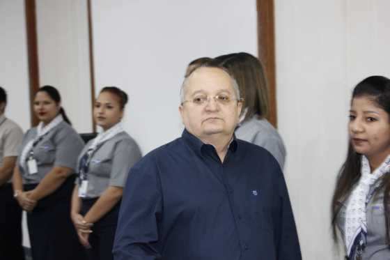Governador Pedro Taques foi obrigado a retirar publicações do Pró-Família em suas redes sociais.