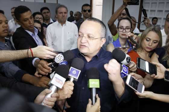 Governador Pedro Taques nega que tenha cobrado propina de empreiteiras que tinha contratos com Seduc.