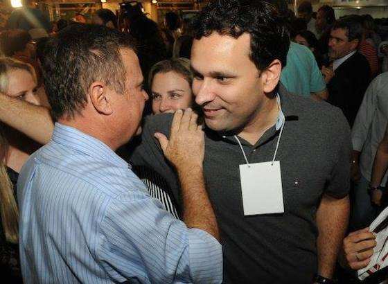 Cineasta Bruno Bini ao lado do ministro Blairo Maggi durante a apuração das eleições de 2010 - Maggi foi eleito ao Senado.