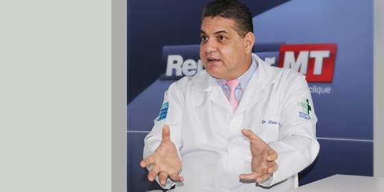 Dr Mário Espósito é otorrinolaringologista e professor orientador de médicos residentes