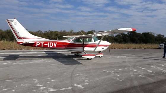 Os bandidos não conseguiram decolar com a aeronave e fugiram.