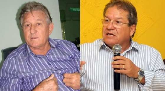 Presidente do TCE, conselheiro Campos Neto (à direita), entrega lista ao presidente do TRE-MT, Marcio Vidal.