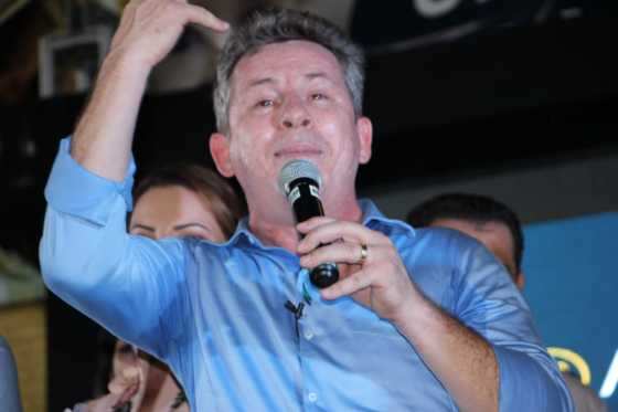 Mauro Mendes chorou ao prometer não desistir de candidatura ao Governo do Estado.