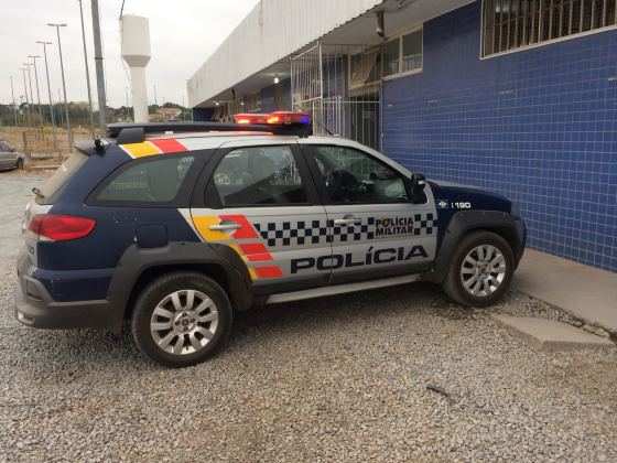 Policiais encontram o carro abandonado no bairro Morada do Ouro II