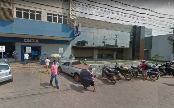Uma mulher foi detida pela Força Tática dentro da agência bancária.