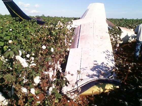 Seis pessoas estavam a bordo o avião, sendo 5 adultos e uma criança, cuja a idade a PM não soube  informar