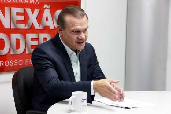 Wellington Fagundes (PR), candidato ao Governo, na bancada do Conexão Poder.