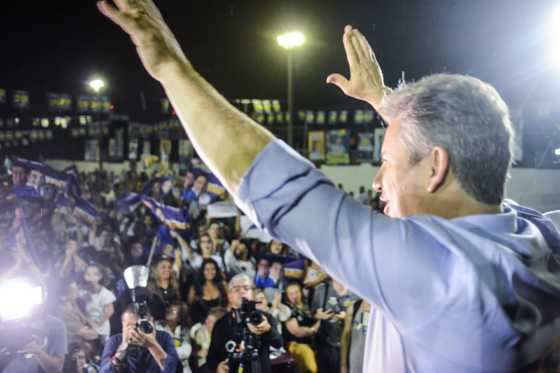 Candidato Mauro Mendes esteve na UFMT para votar e se disse confiante em vitória no primeiro turno.