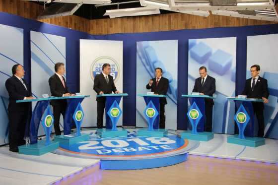 Os cinco candidatos ao Governo do Estado participam do debate na TV.